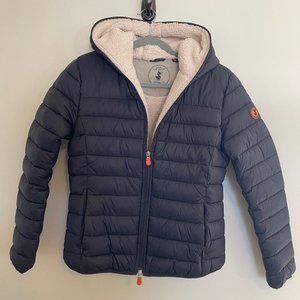 Save the duck women's Gwen faux fur lined hooded puffer jacket in navy blue - 1S